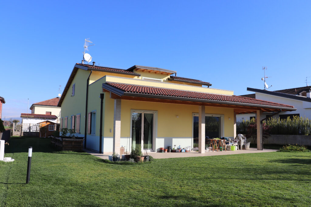 Villa Passivhaus in legno a Cesate, alle porte di Milano